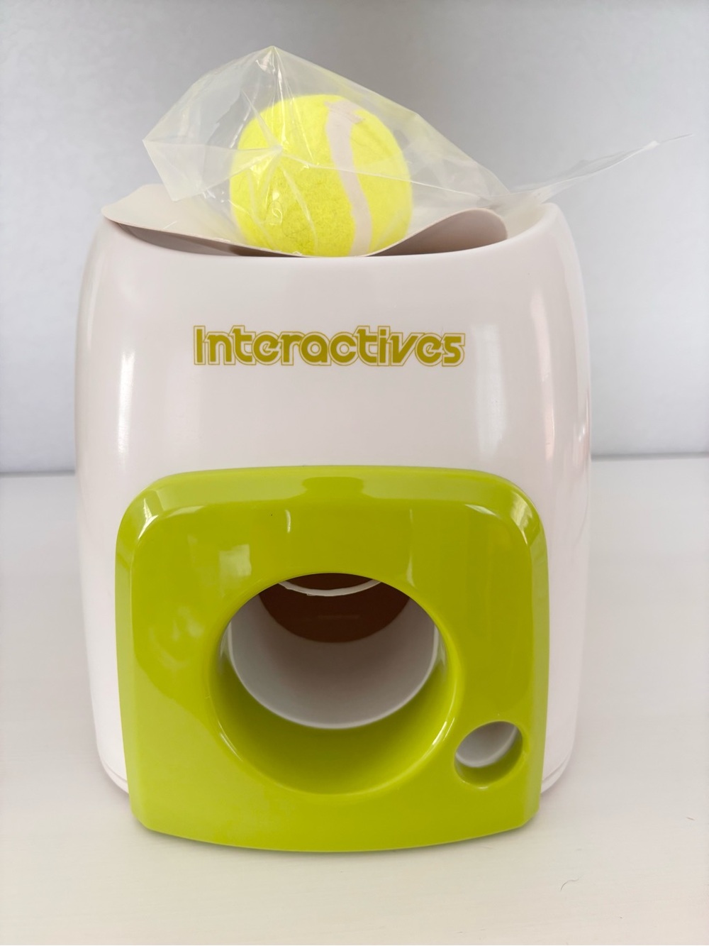 ALL FOUR PAWS Interactive Treat Reward Dispenser NWT